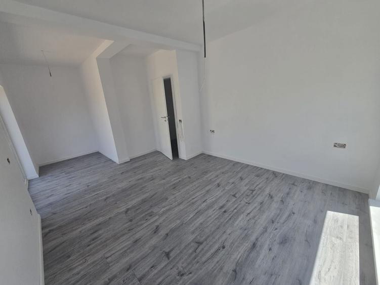 Duplex cu 4 camere cu Canalizare în Ghiroda