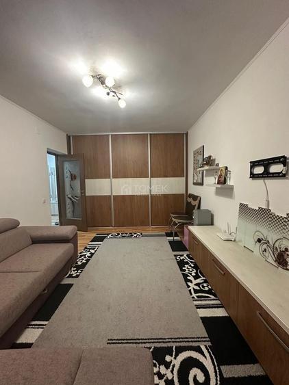 Apartament cu 3 camere decomandat, mobilat în Craiter