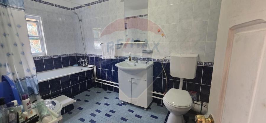 Casă individuală cu 7 camere cu Teren 917 Mp în Tătărani