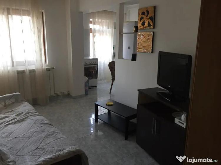 Apartament cu 3 camere decomandat în Independenței