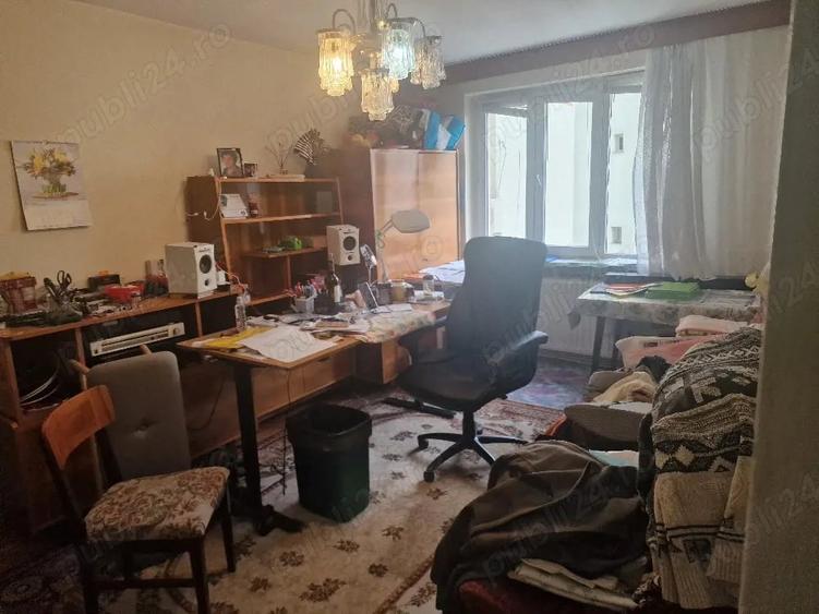 Apartament cu 3 camere semidecomandat în Central