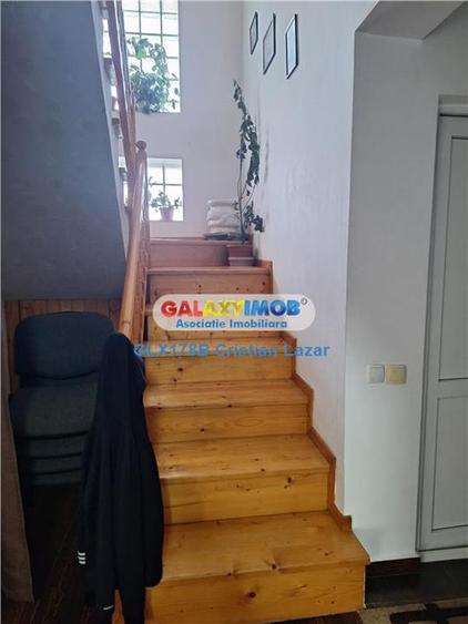 Casă cu 5 camere cu Teren 3190 Mp în Răcari