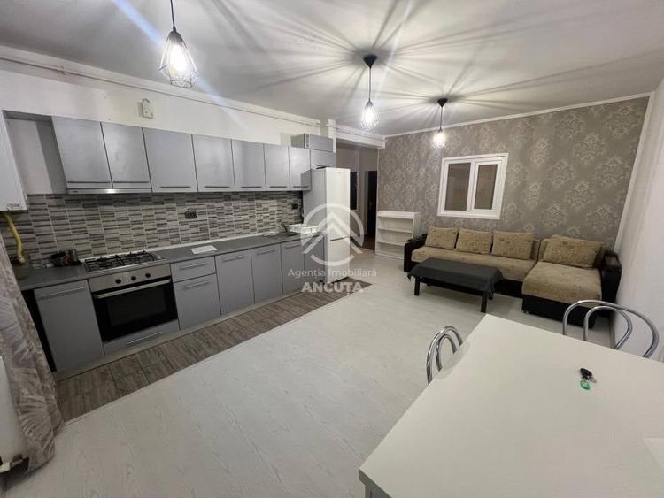 Apartament cu 3 camere semidecomandat în Tăuți