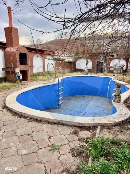 Casă cu 4 camere în Central