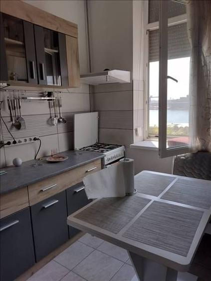 Apartament cu 2 camere decomandat, mobilat în P-ța Ovidiu