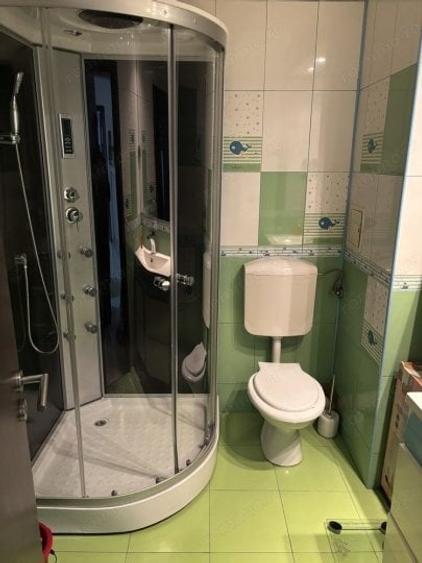 Apartament cu 3 camere semidecomandat în Berceni