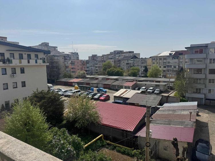 Apartament cu 4 camere decomandat în Ultracentral
