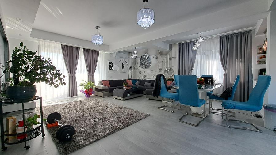 Casă individuală cu 4 camere cu Garaj în Central