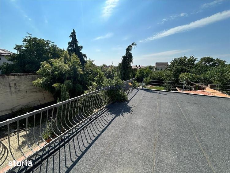 Casă cu 5 camere cu Teren 1100 Mp în Solidarității