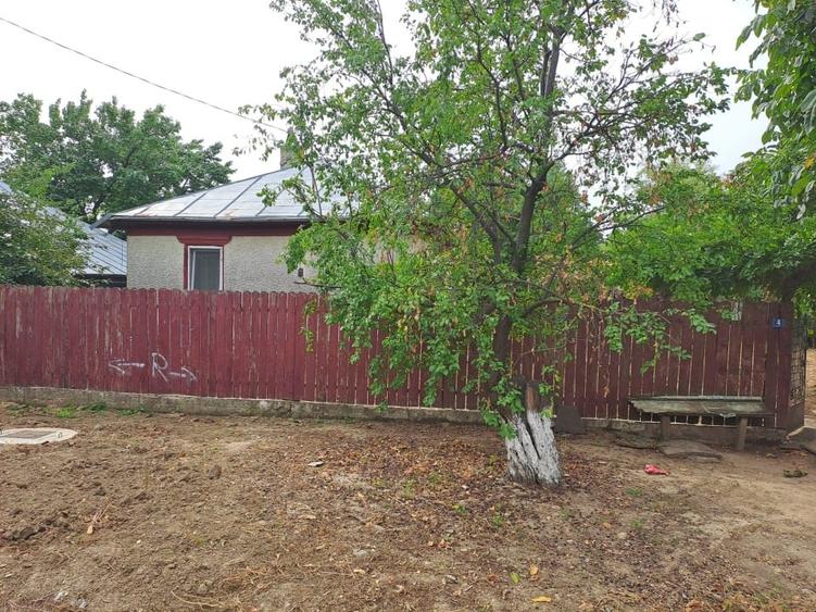Casă cu 4 camere cu Teren 1334 Mp în Sărățeni