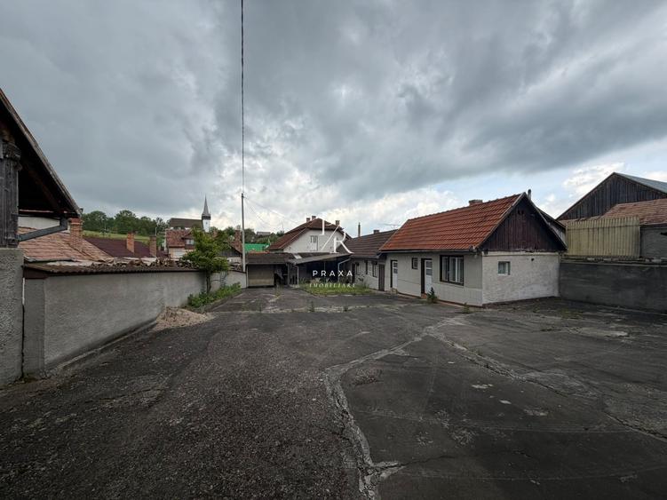 Casă individuală cu 30 camere cu Canalizare în Izvoru Crișului