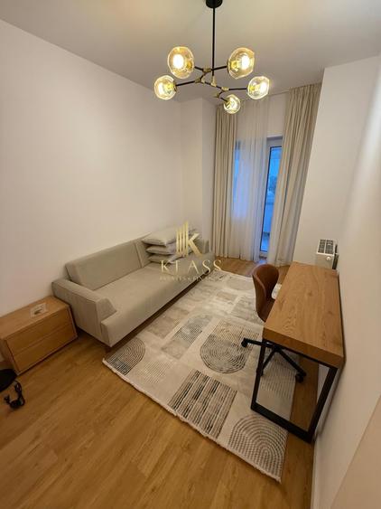 Apartament cu 4 camere semidecomandat, mobilat în Șoseaua Nordului