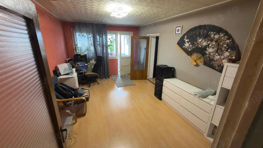 Apartament cu 3 camere semidecomandat în Giulești