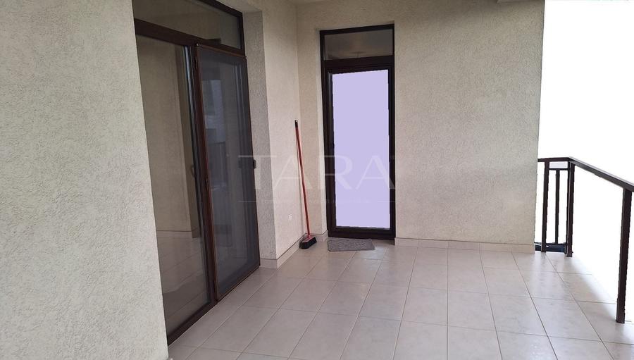 Apartament cu 3 camere semidecomandat, mobilat în Europa