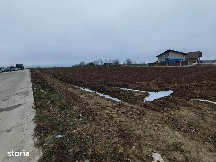Teren de 8918 mp, în Sărata