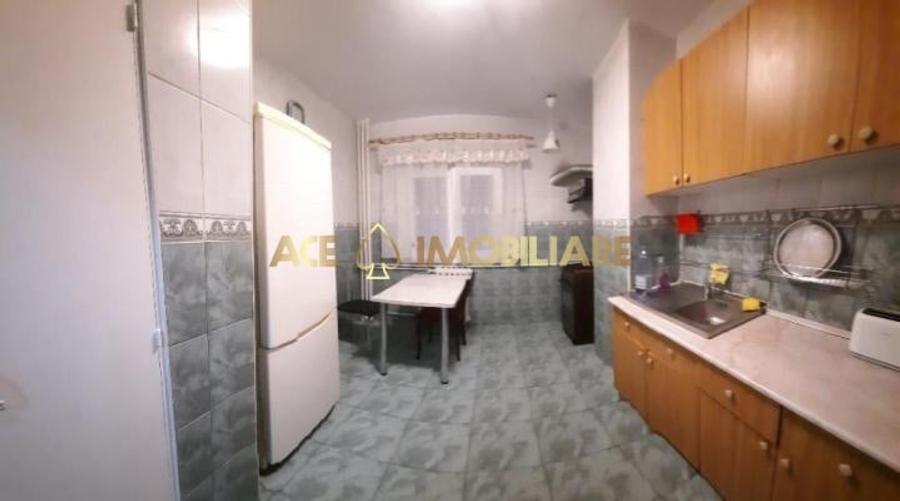 Apartament cu 3 camere decomandat, mobilat în Victoriei
