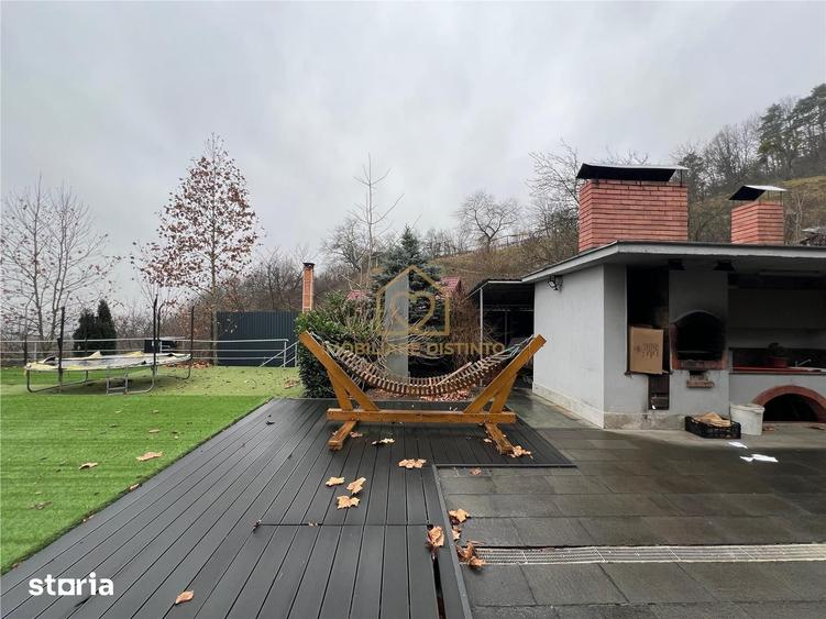 Casă cu 4 camere cu Teren 2530 Mp în Central