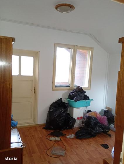 Casă cu 5 camere cu Teren 1000 Mp în Berislăvești