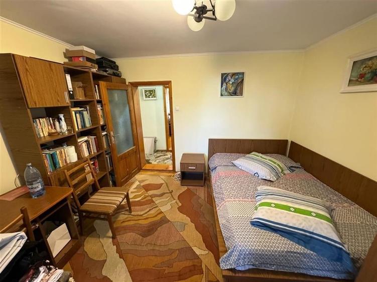 Apartament cu 4 camere decomandat în Vest