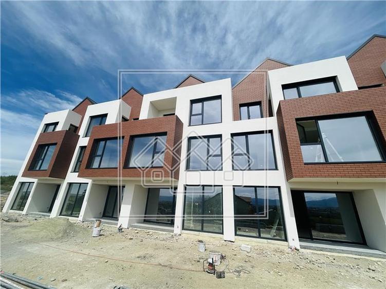 Duplex cu 4 camere cu Canalizare în Gușterița