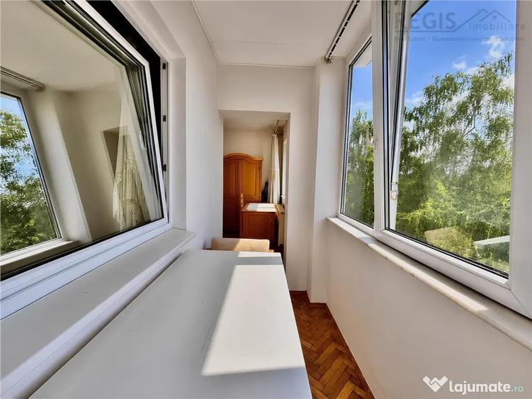 Apartament cu 4 camere decomandat în Sud