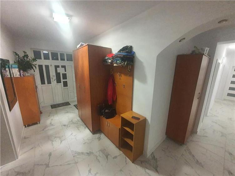 Casă individuală cu 3 camere cu Canalizare în Gușterița