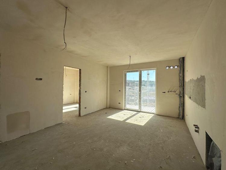 Apartament cu 2 camere decomandat în Vișani
