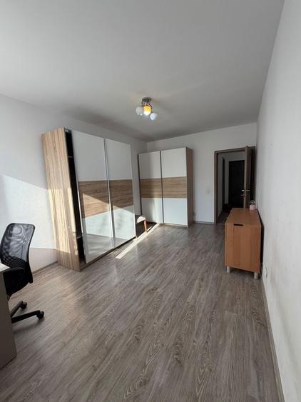Apartament cu 3 camere decomandat în Florești