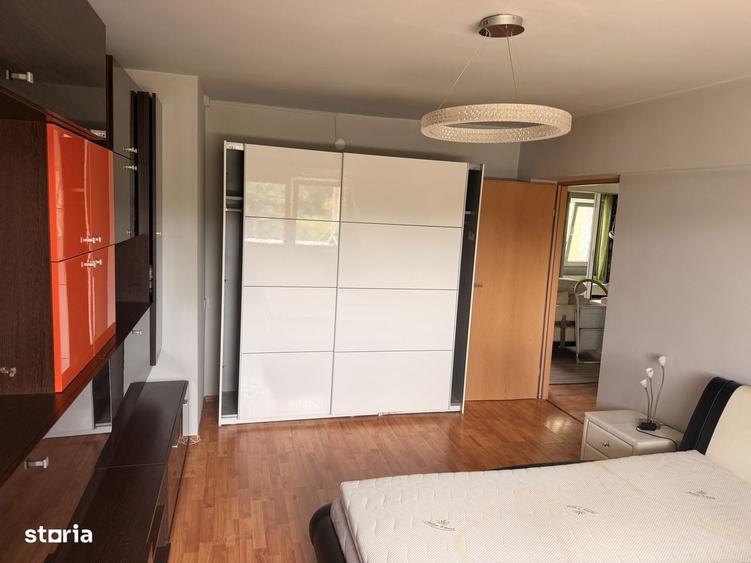 Apartament cu 3 camere în Tineretului