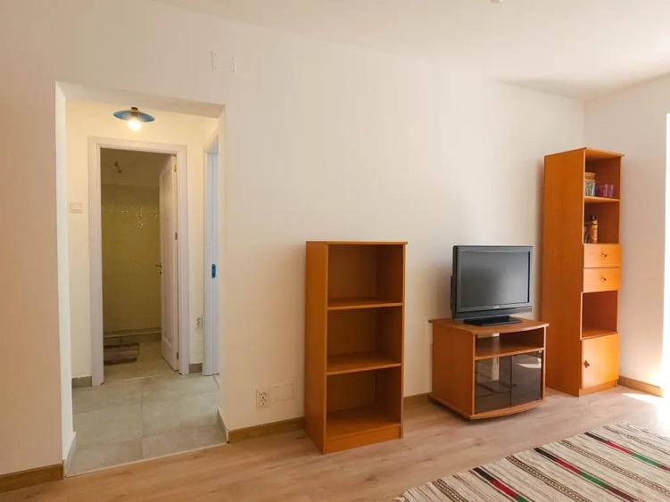 Inchiriez apartament 2 camere - 1