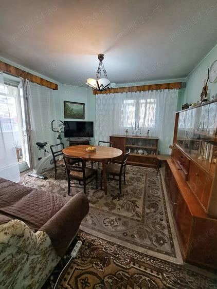 Apartament cu 4 camere decomandat în Central