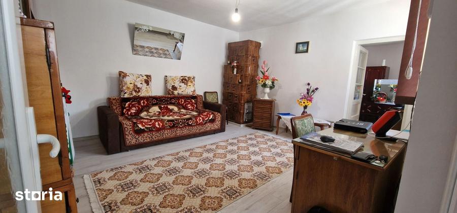Casă cu 3 camere cu Teren 281 Mp în Central