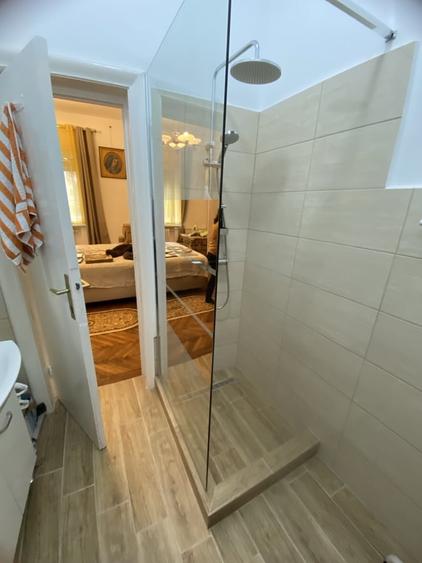 Apartament cu 3 camere semidecomandat, mobilat în Gara de Nord