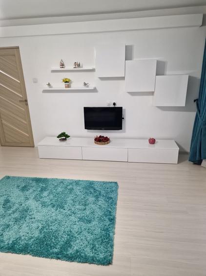 Apartament cu 3 camere decomandat în Rovine