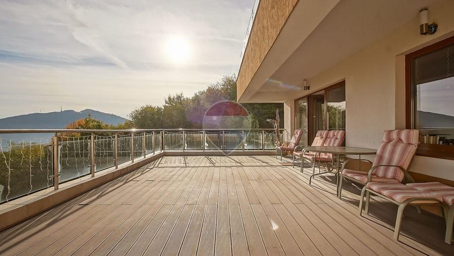 Apartament cu 3 camere semidecomandat, mobilat în Drumul Poienii