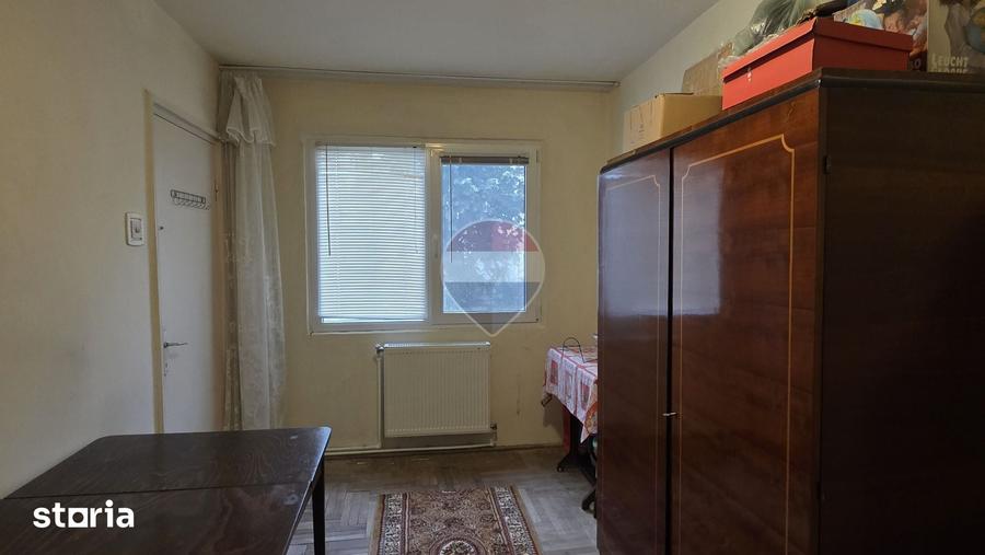 Apartament cu 3 camere semidecomandat în Central