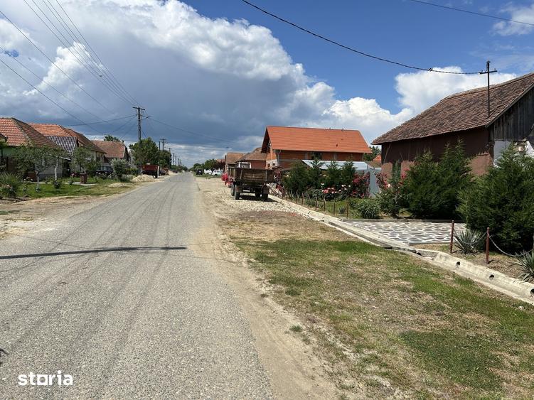 Casă cu 6 camere decomandat cu Teren 2700 Mp în Bocsig