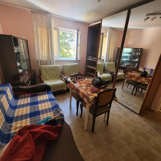 De vanzare garsoniera decomandata, strada Spicului, et 1