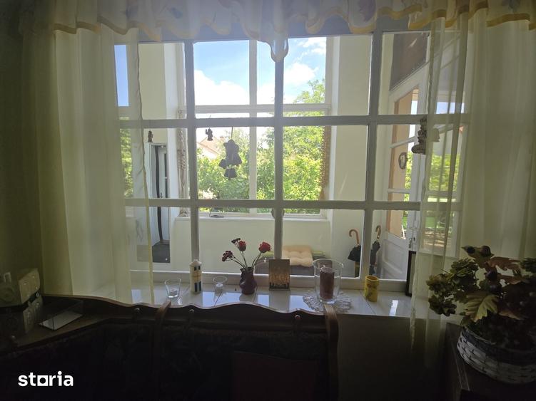 Casă cu 6 camere cu Teren 606 Mp în Lipoveni