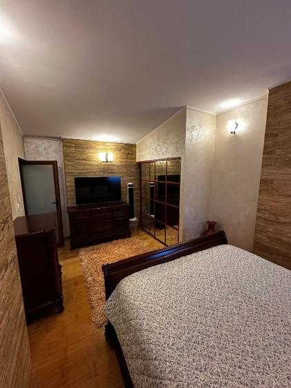 Apartament cu 5 camere decomandat, mobilat în Capitol