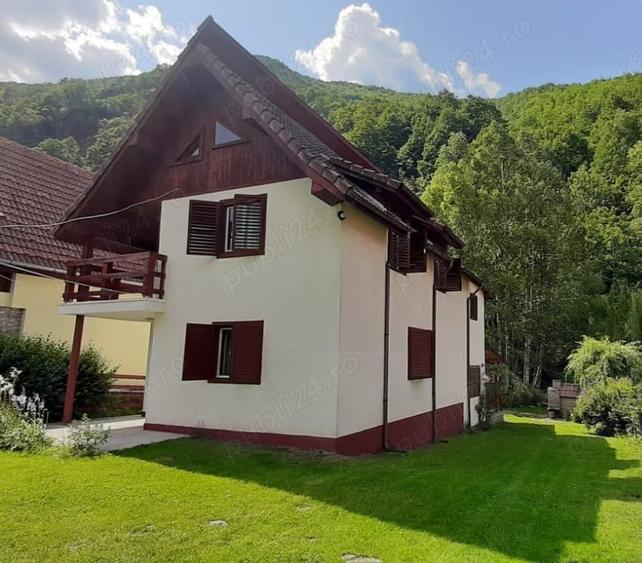 Casă cu 4 camere cu Teren 700 Mp în Hațeg