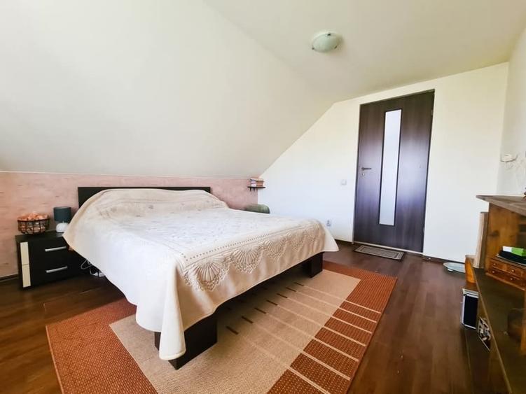 Casă individuală cu 9 camere cu Canalizare în Someșeni