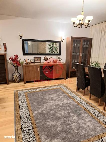 Casă cu 10 camere cu Teren 394 Mp în Central