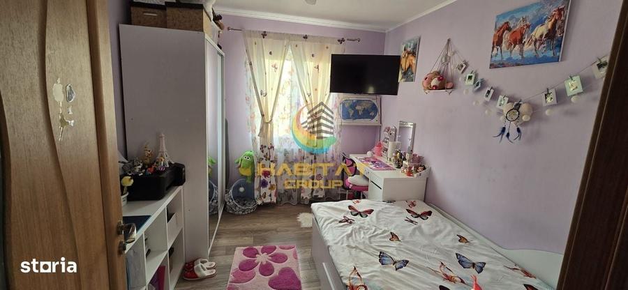 Apartament cu 3 camere semidecomandat, mobilat în Alexandru Obregia
