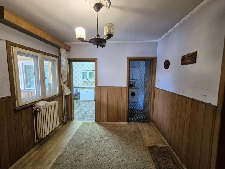 Casă individuală cu 7 camere cu Canalizare în Andronache