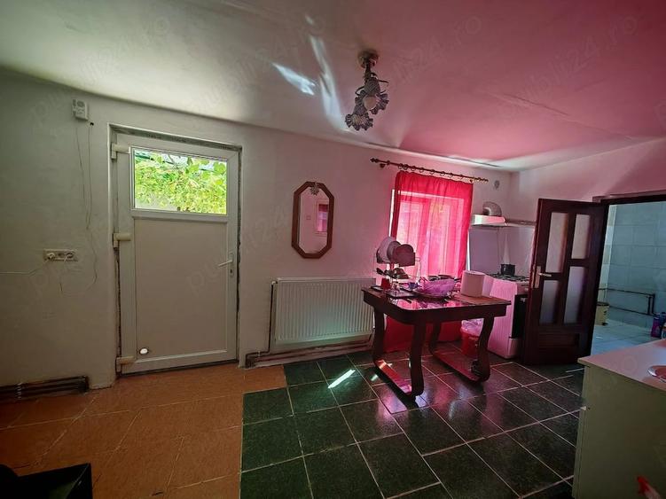 Casă cu 5 camere cu Teren 340 Mp în Central