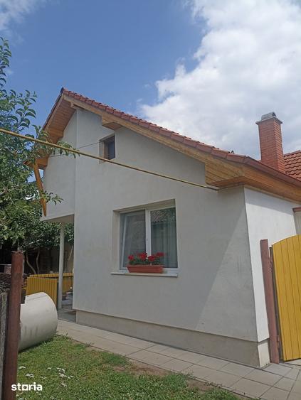 Casă cu 2 camere cu Teren 468 Mp în Central
