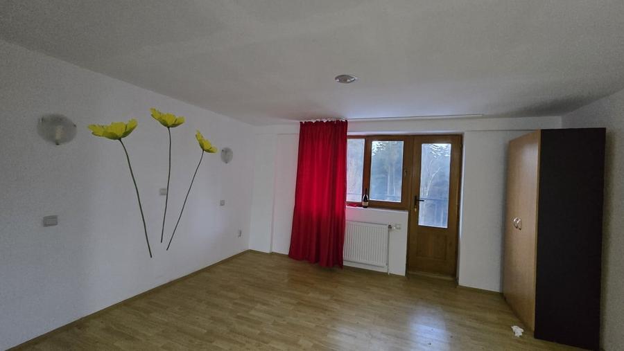 Hotel/Pensiune, de 51 mp, în Vlădeț - Trei Brazi