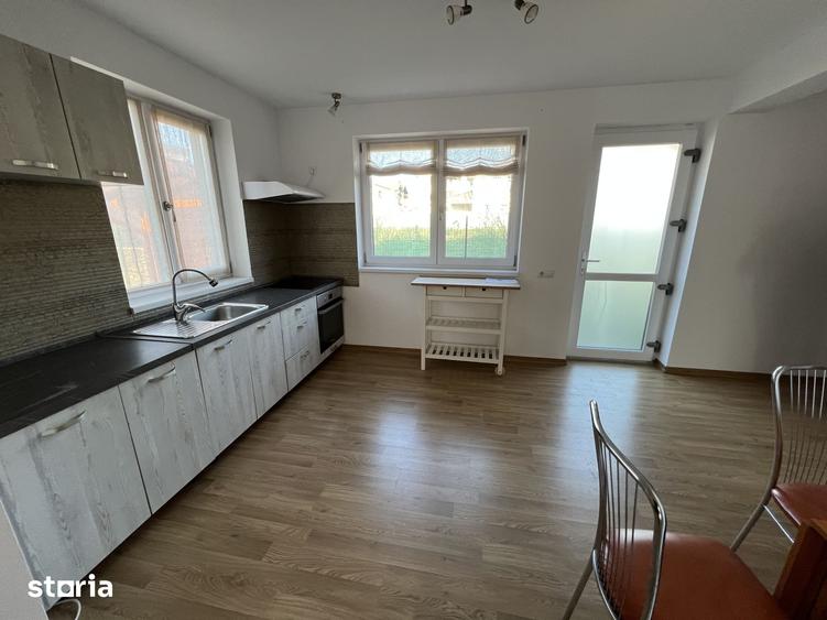 Casă cu 4 camere decomandat cu Teren 250 Mp în Ștrand