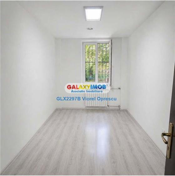 Apartament cu 5 camere decomandat, mobilat în Titan